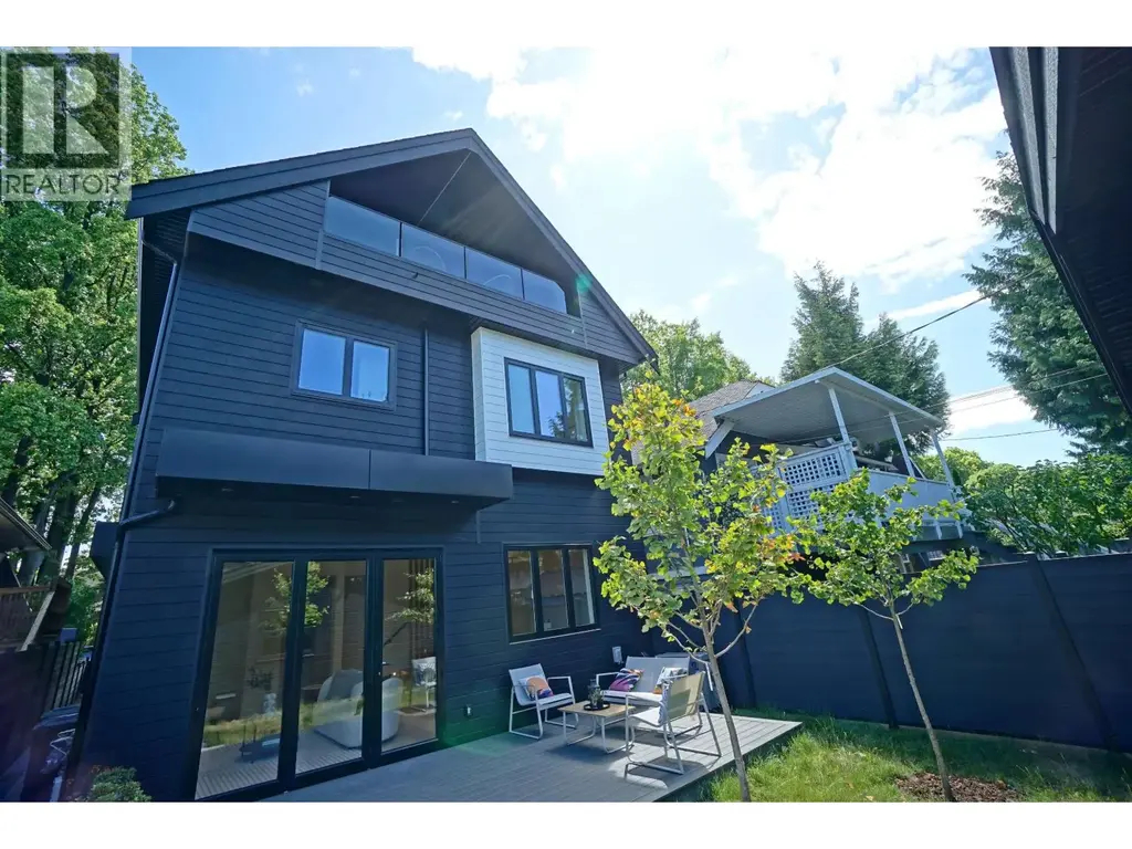 2 3315 W 10th Street, Vancouver