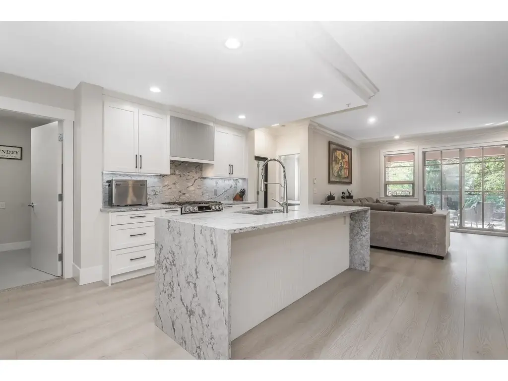201 16499 64 Avenue, Surrey