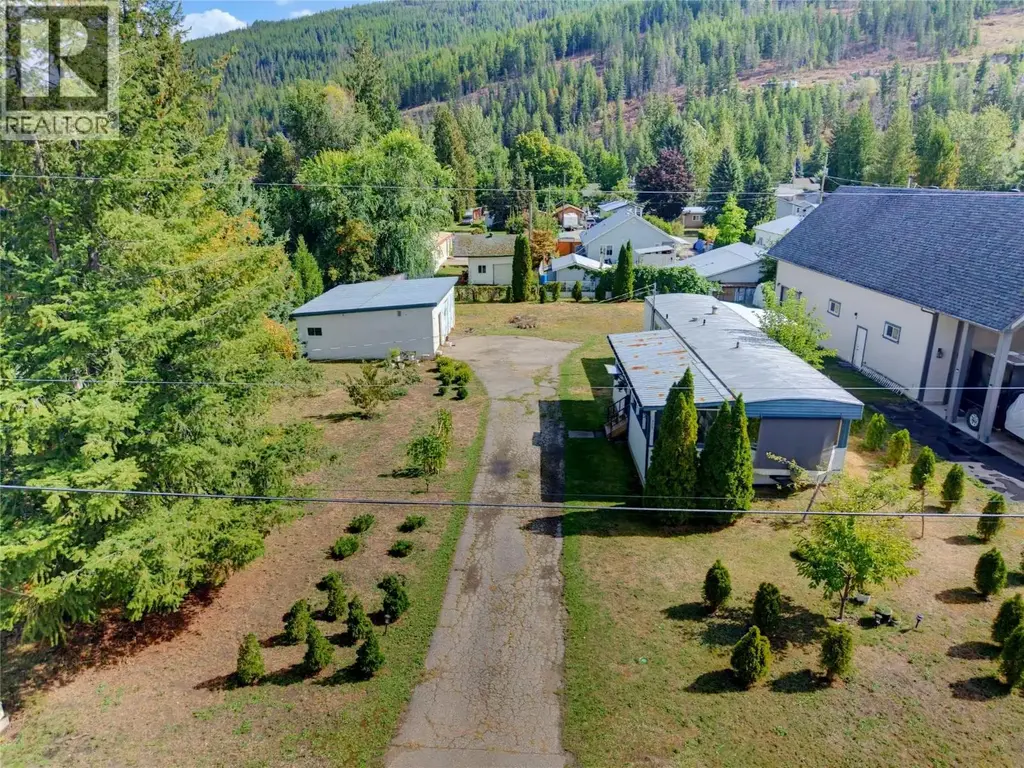 405 Gillis Avenue, Sicamous