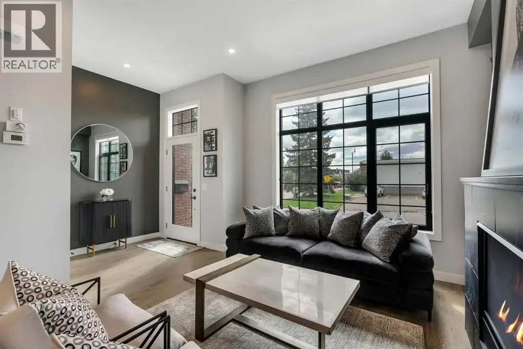 2106 49 Avenue Sw, Calgary