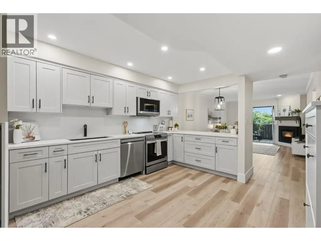 102 1538 Bowser Avenue, North Vancouver