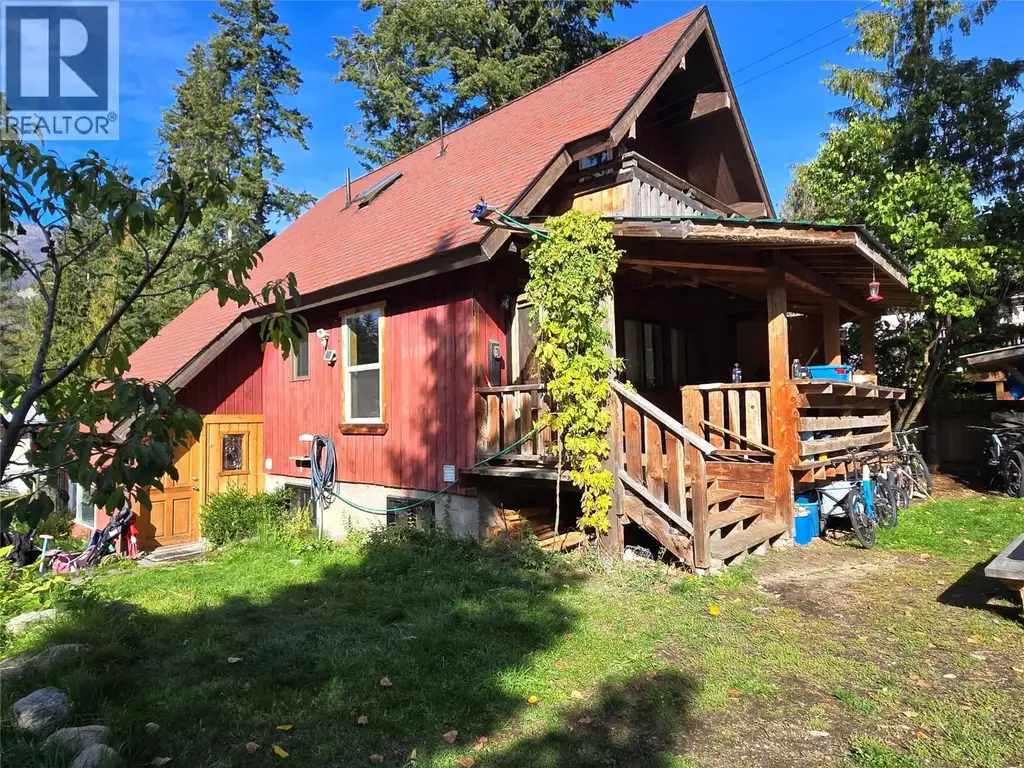 1013 Slocan Street, Slocan