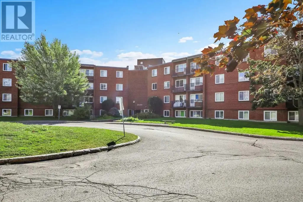 208c - 2044 Arrowsmith Drive, Ottawa