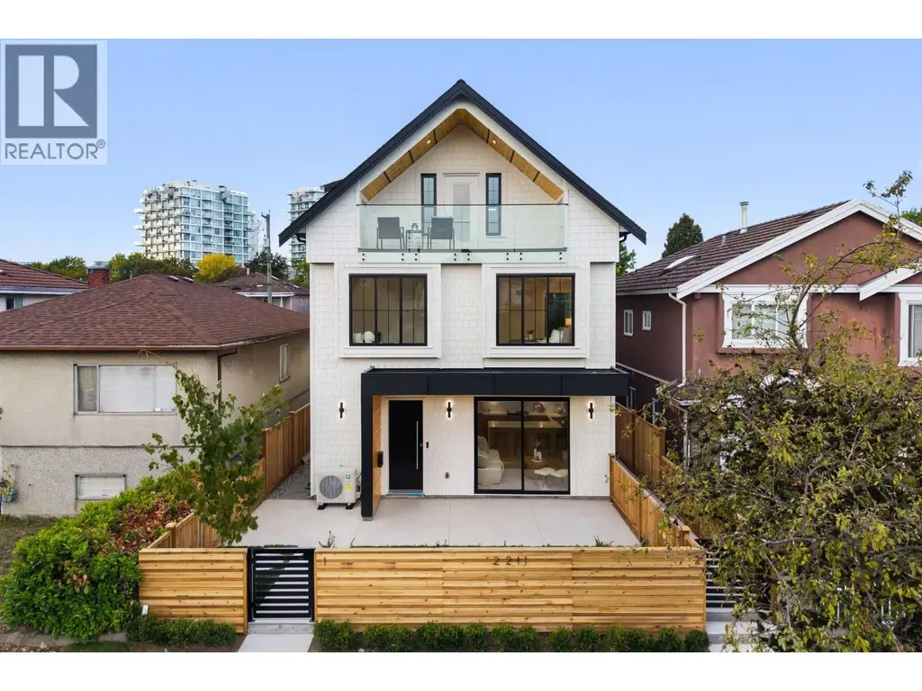 2 2211 Mannering Avenue, Vancouver