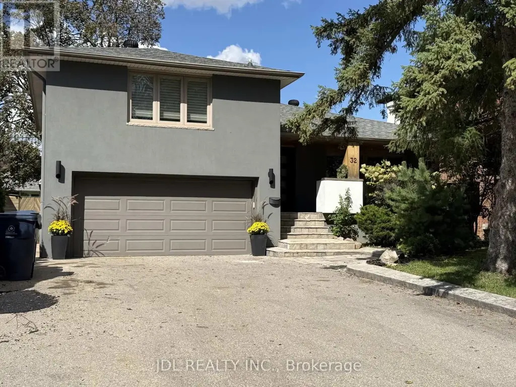 32 Ashmount Crescent, Toronto (Willowridge-Martingrove-Richview)