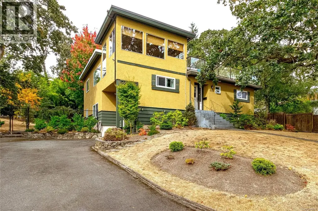 644 Fernhill Rd, Esquimalt
