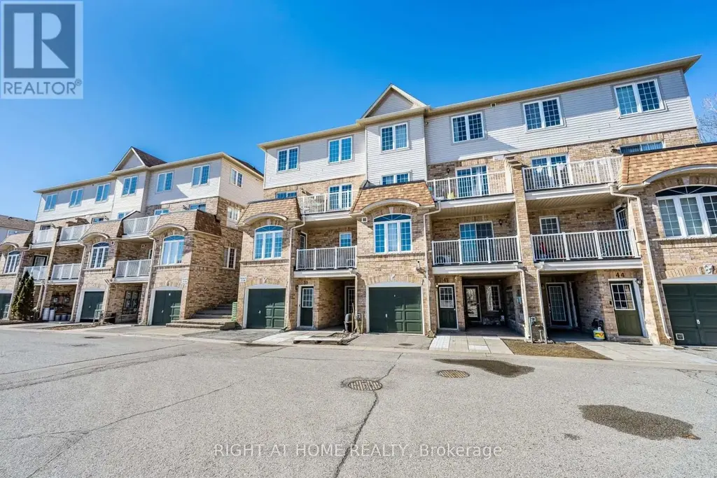 40 - 200 Mclevin Avenue, Toronto (Malvern)