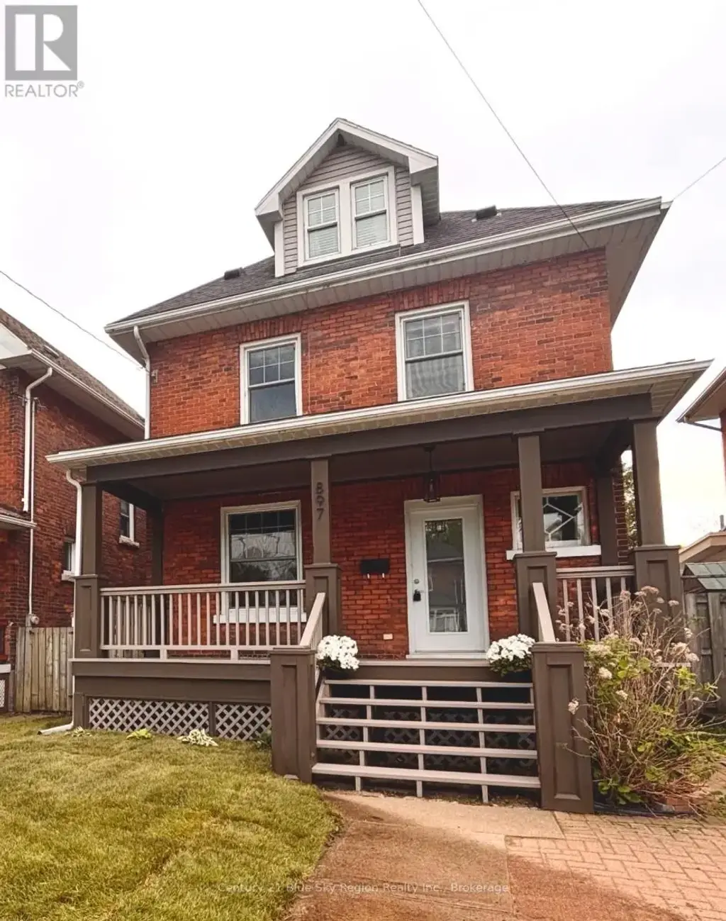 897 Main Street W, North Bay (West End)