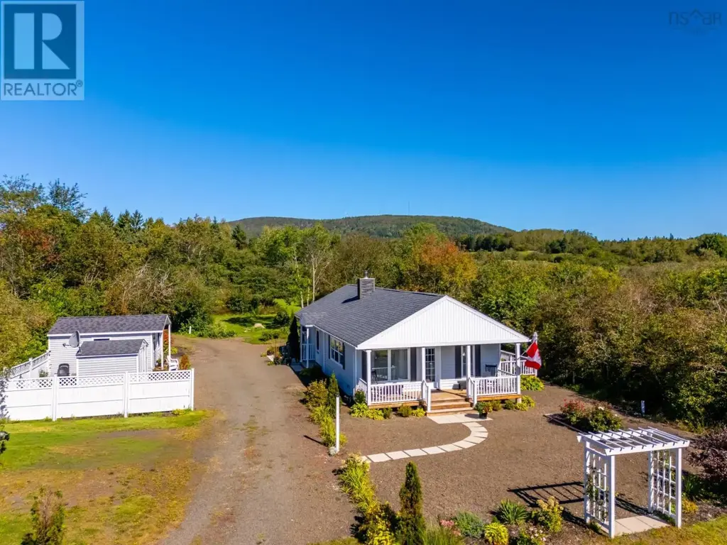 18 Parker Mountain Road, Granville Ferry