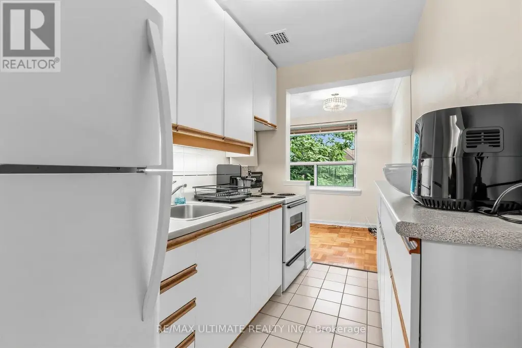 408 - 2 Ridelle Avenue, Toronto (Forest Hill North)