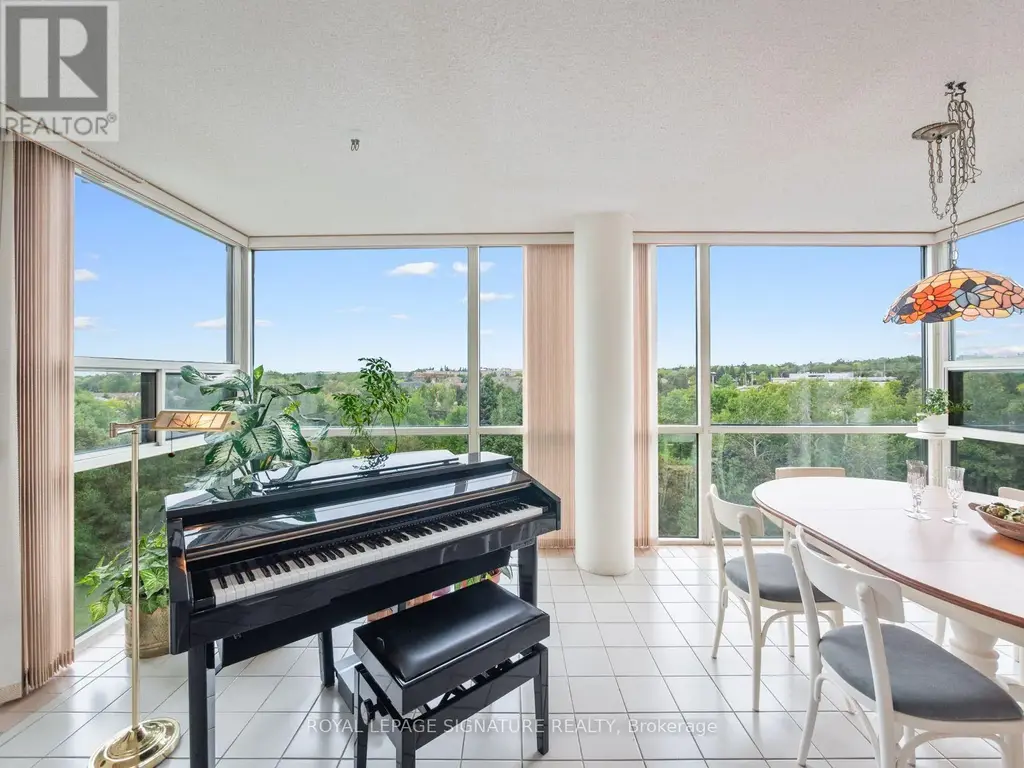 # 716 - 40 Harding Boulevard W, Richmond Hill (North Richvale)