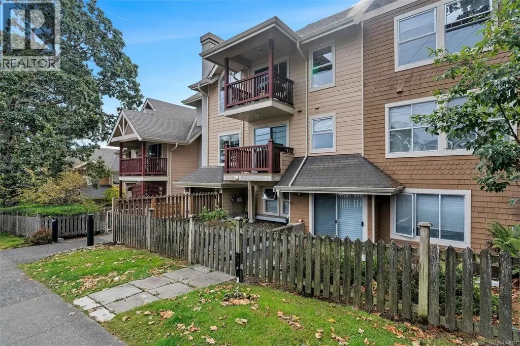 305 1593 Begbie St, Victoria