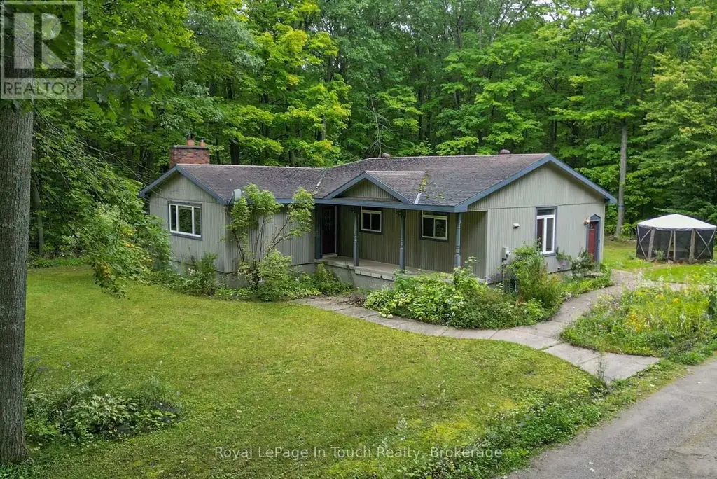 1749 Gratrix Road, Tay
