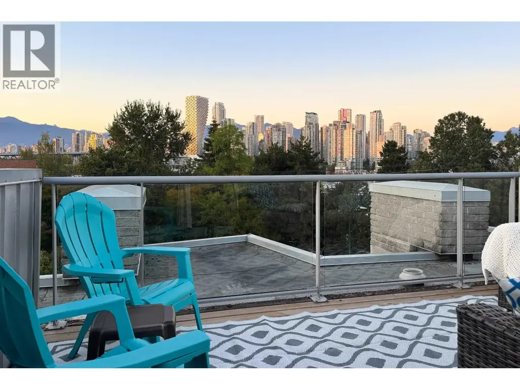 9 1250 W 6th Avenue, Vancouver