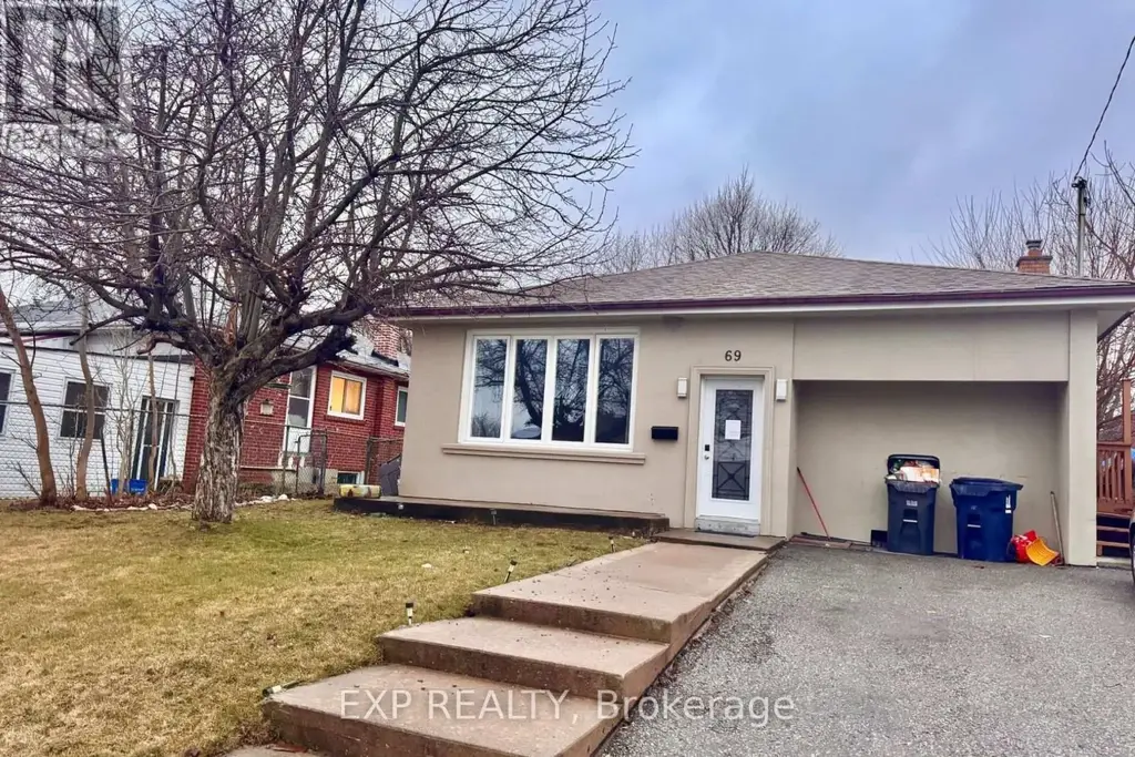 69 Hollyhedge Drive, Toronto (Bendale)