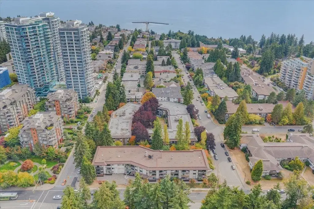 110 15020 North Bluff Road, White Rock