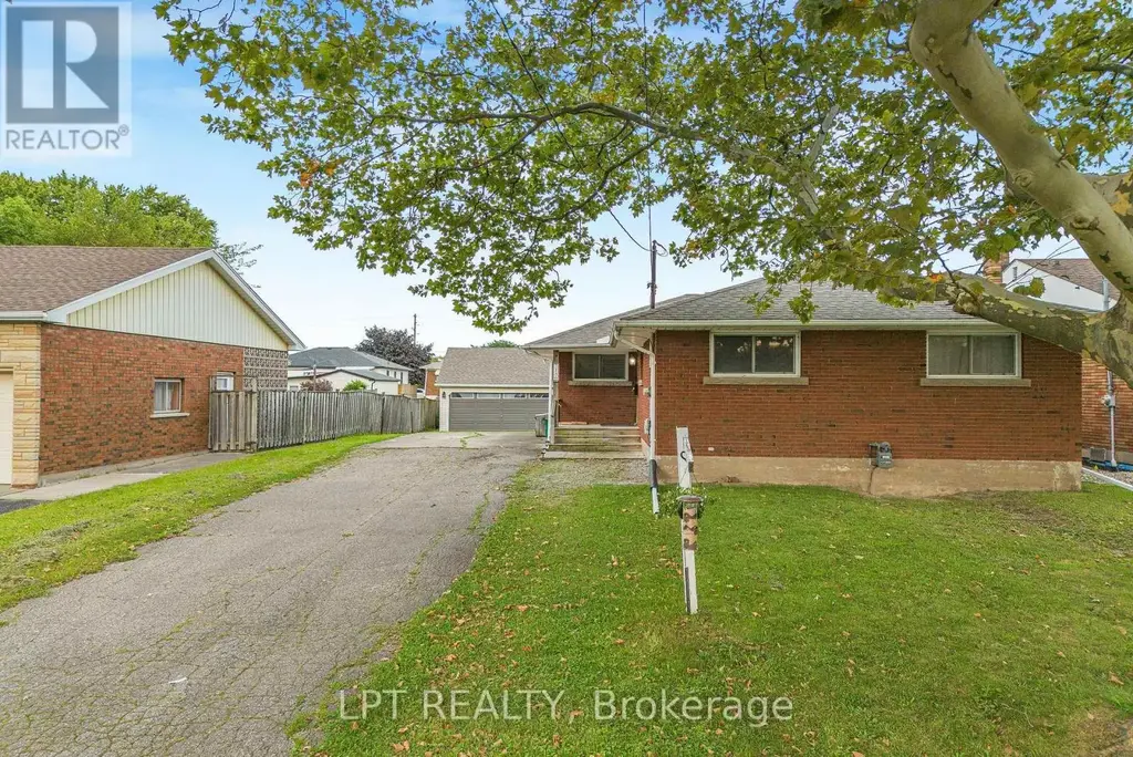 7156 Warden Avenue, Niagara Falls (Arad/Fallsview)