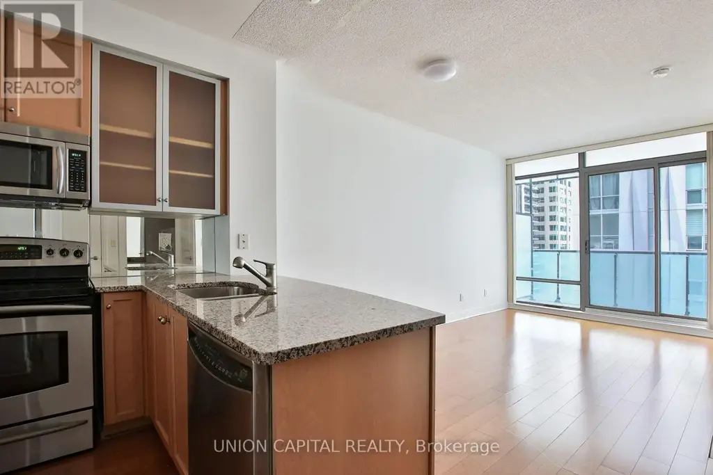 1004 - 18 Yorkville Avenue, Toronto (Annex)