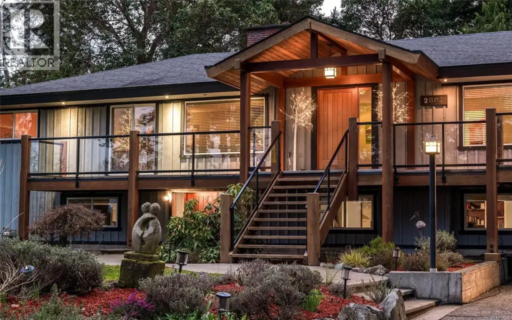 2881 Phyllis St, Saanich