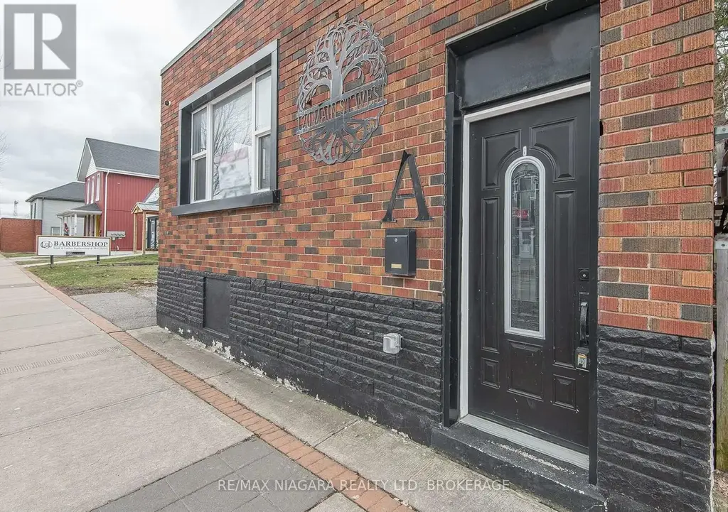120 Main Street W, Port Colborne (Main Street)