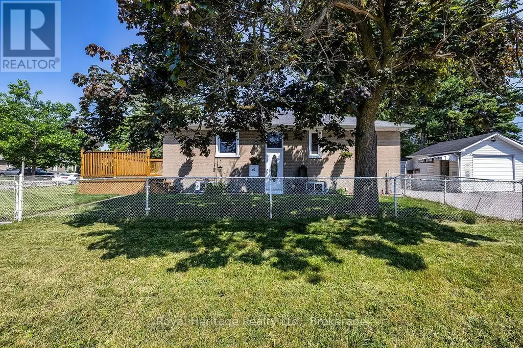 42 Thorncroft Crescent, Ajax (South East)