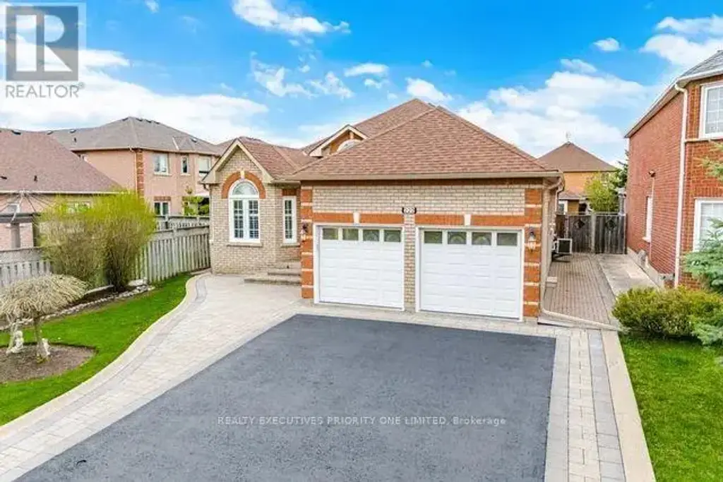 222 Caproni Drive, Vaughan (Maple)