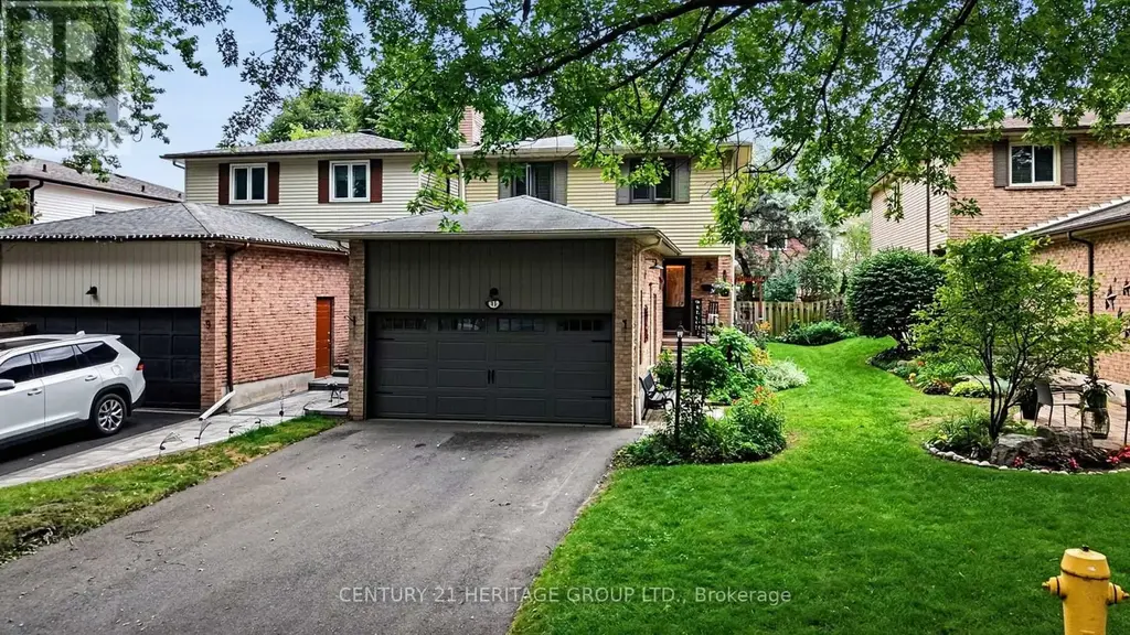 11 Bishop Crescent, Markham (Markham Village)