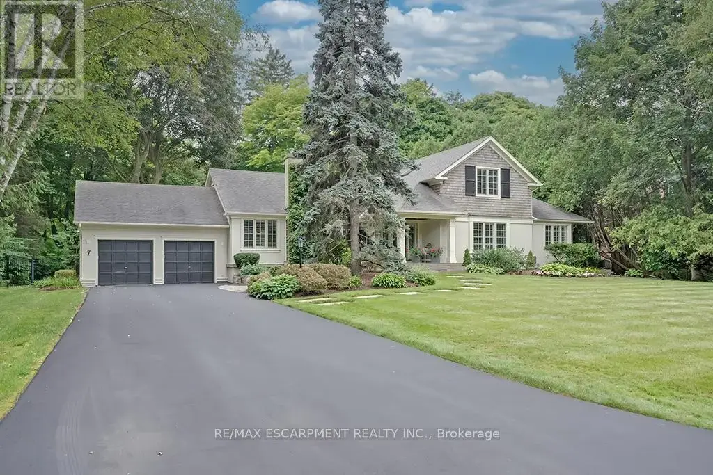 7 Colonial Crescent, Oakville (MO Morrison)