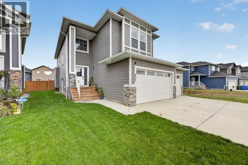 822 Mandalay Boulevard, Carstairs