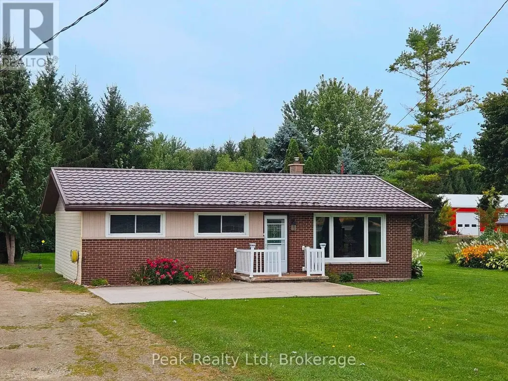 7418 Road 164, North Perth (Elma)