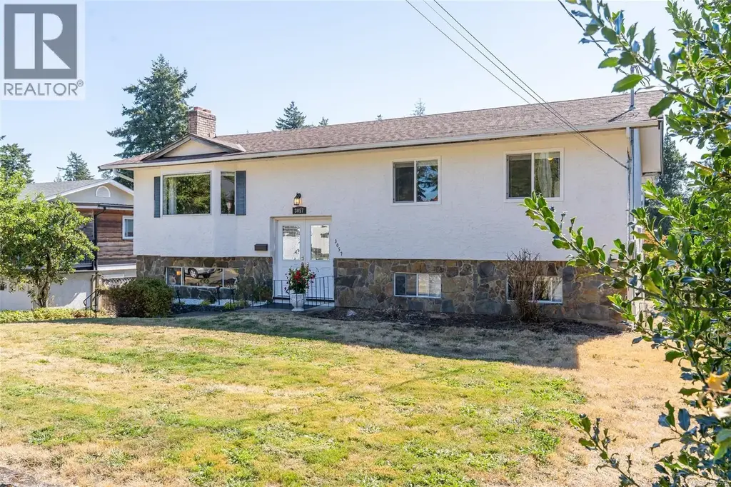 3057 Shoreview Dr, Langford