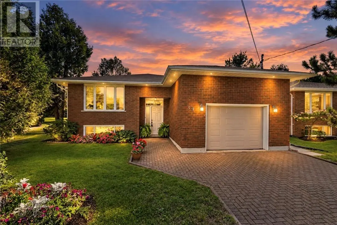 39 Countryside Drive, Sudbury