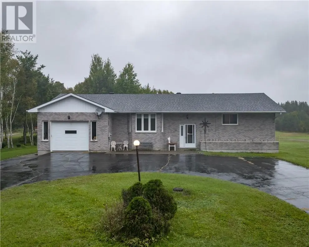 636 Gravel Drive, Hanmer