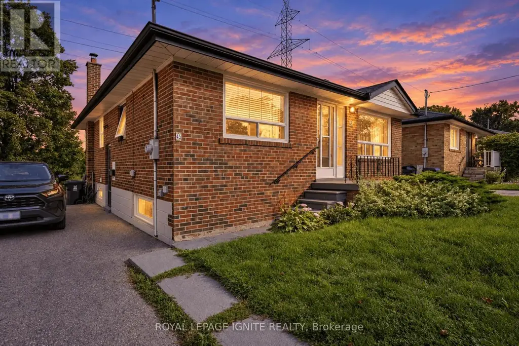 45 Redwater Drive, Toronto (Rexdale-Kipling)