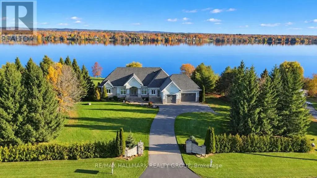 3665 Front Road, Champlain