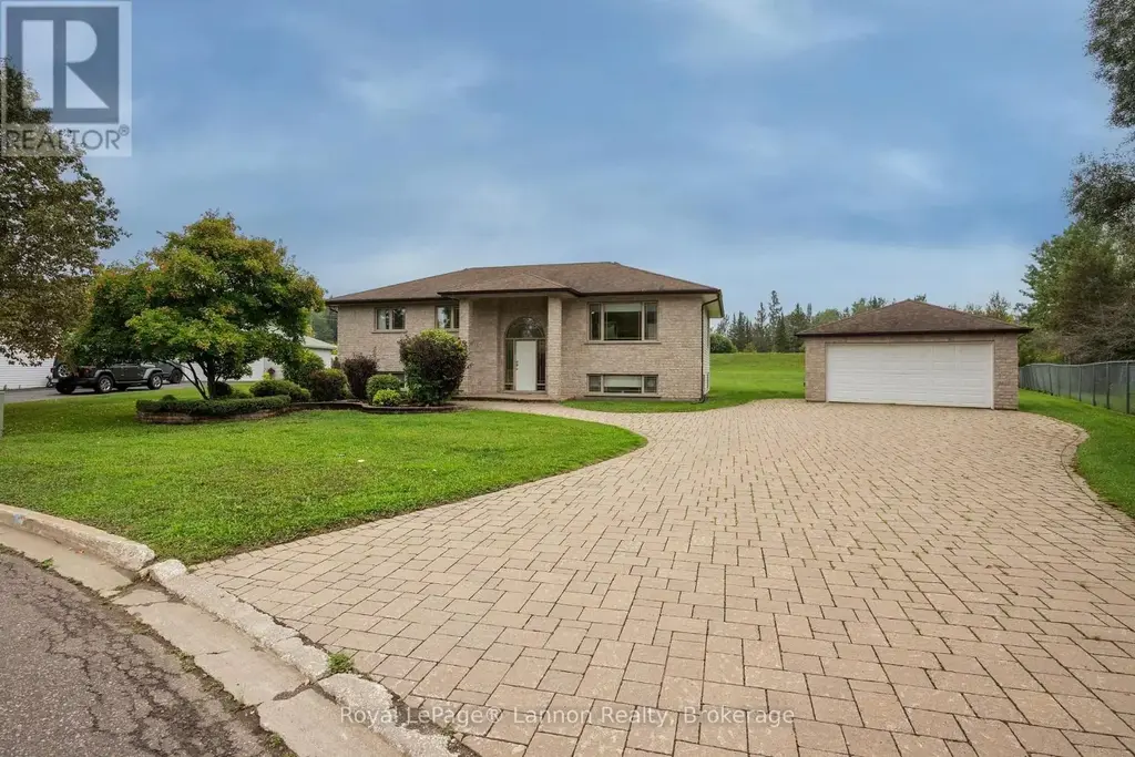 2196 Falconcrest Drive, Thunder Bay (Riverdale Road)