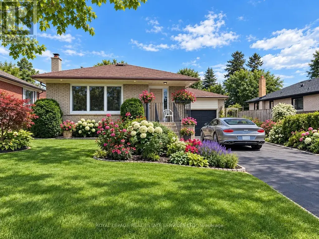 305 Queen Mary Drive, Oakville (CO Central)