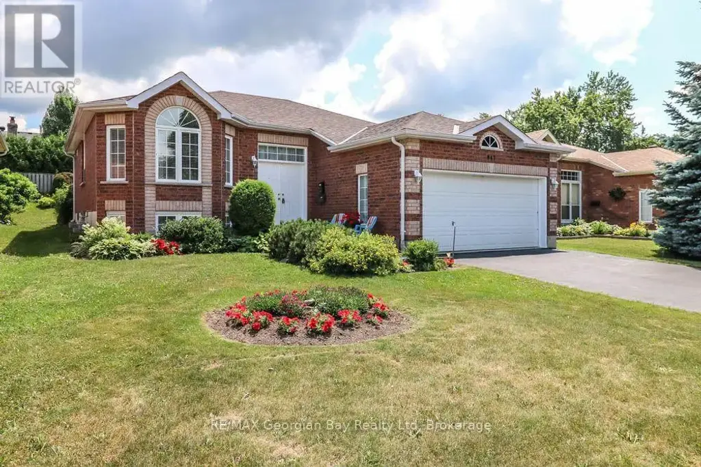 947 Montreal Street, Midland