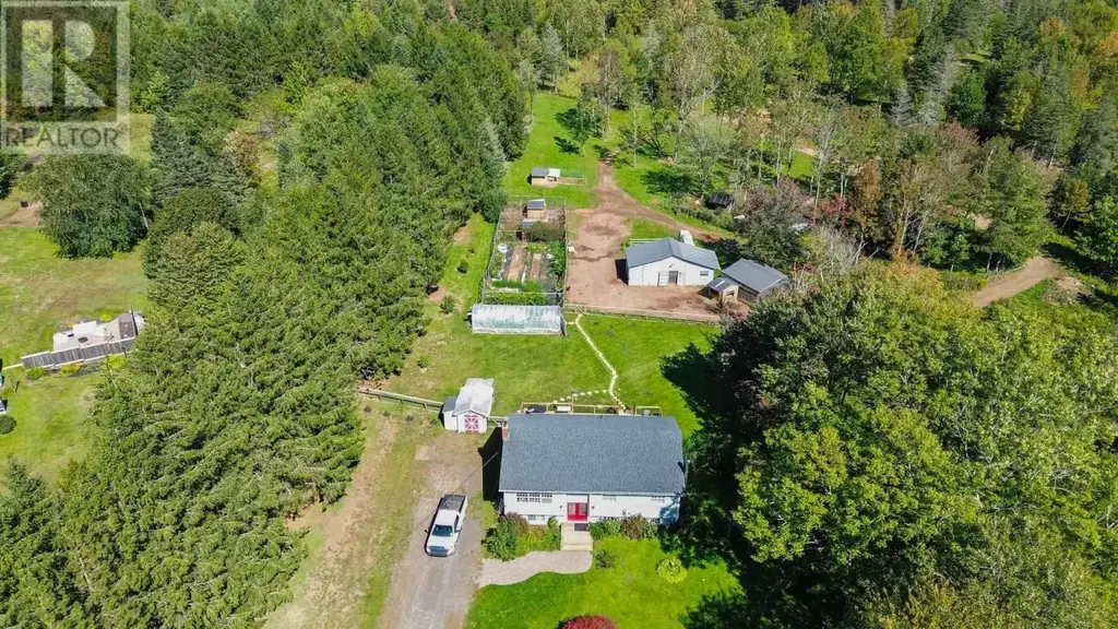 1106 Tetzlaff Road, Canaan