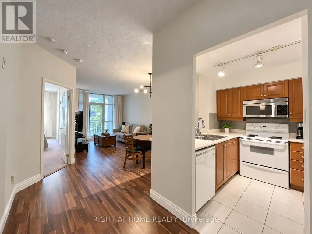 308 - 2511 Bloor Street W, Toronto (High Park-Swansea)