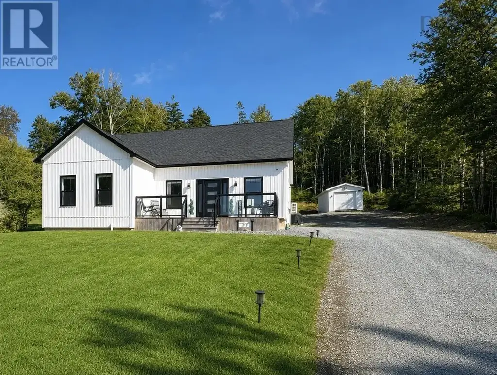 30 Cove Road, Lewis Lake