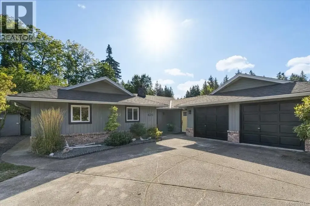 620 Spruce St, Qualicum Beach