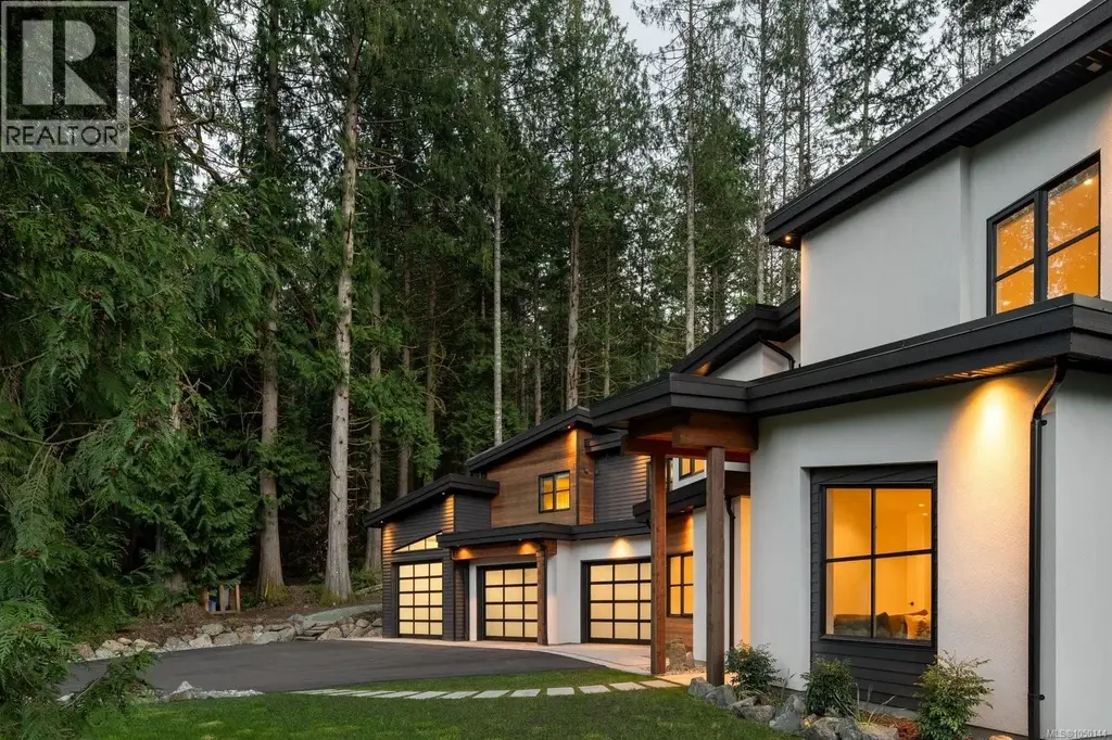 1535 Eagle Way, North Saanich