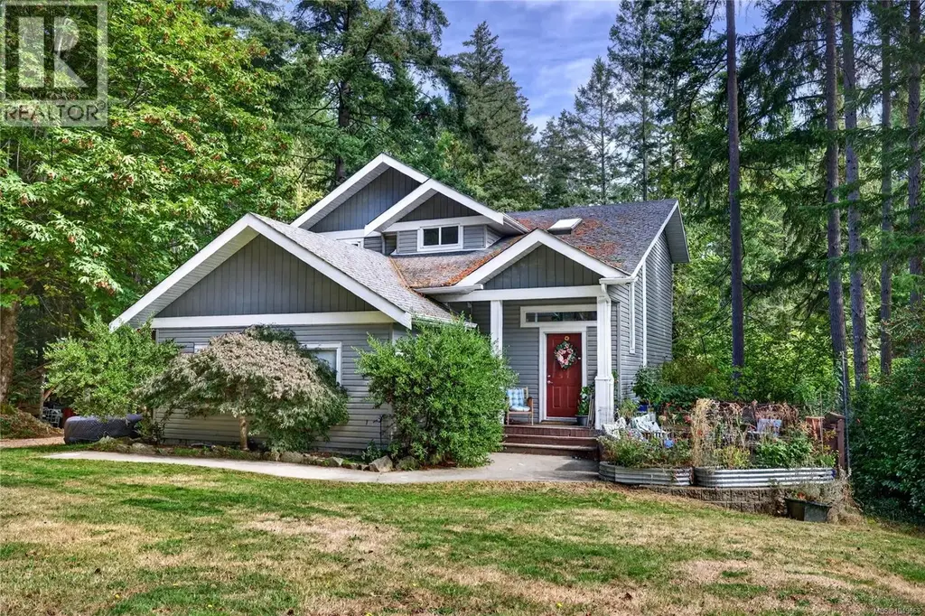 135 Pine Pl, Salt Spring