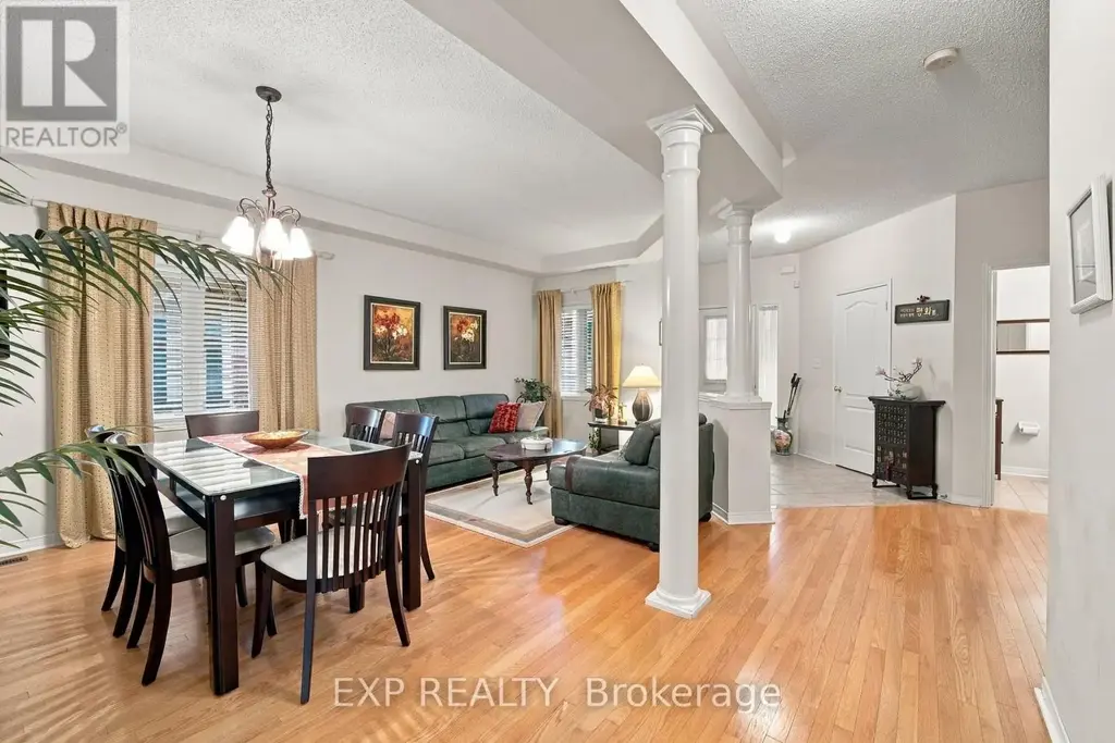 42 Kaitlin Drive, Richmond Hill (Oak Ridges Lake Wilcox)
