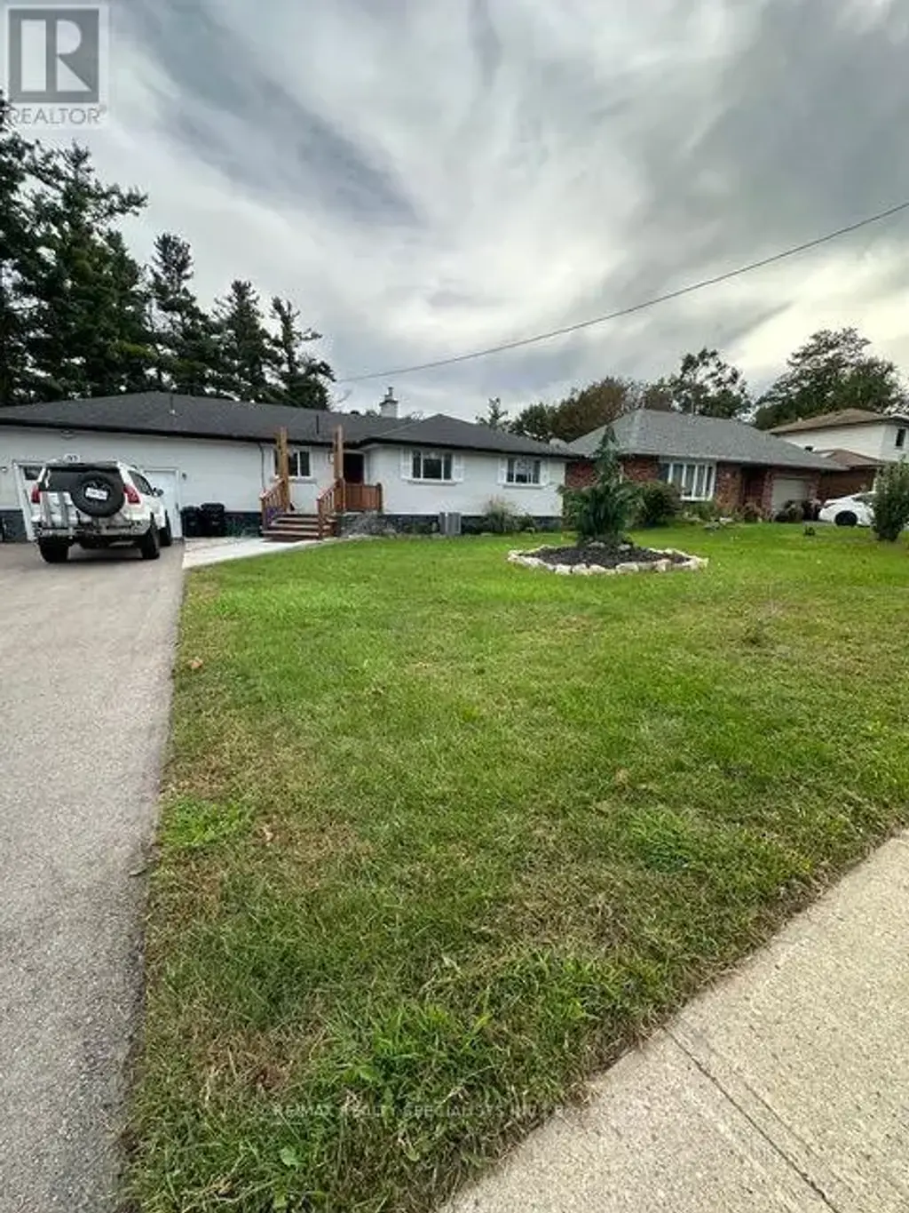 Upper - 189 Little Avenue, Barrie (Allandale Heights)