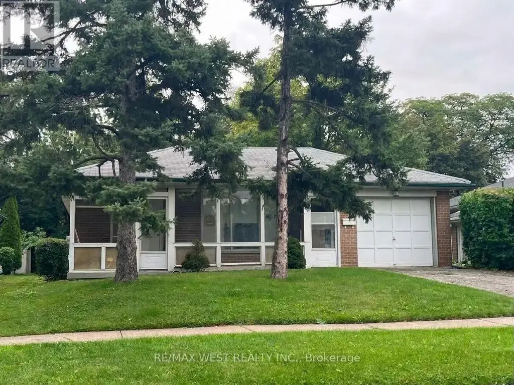 49 Braddock Road, Toronto (West Humber-Clairville)