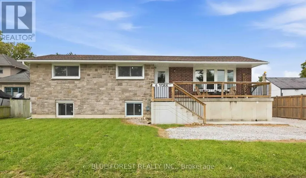 6 York Street, Lambton Shores (Forest)