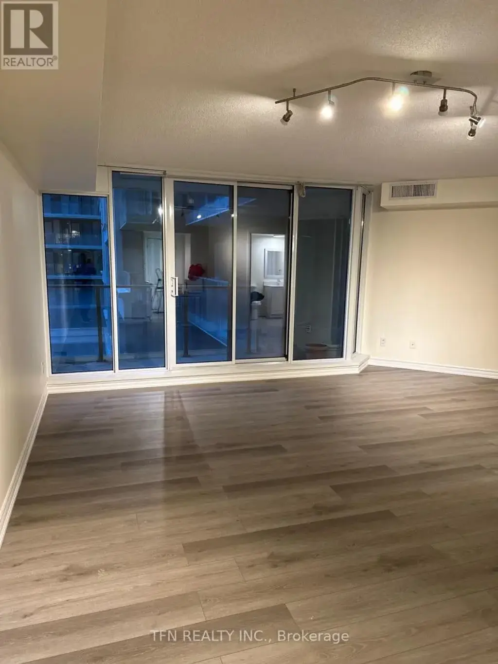 111 Elizabeth Street, Toronto (Bay Street Corridor)