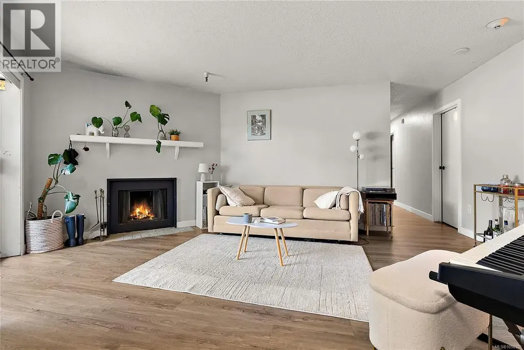 106 71 Gorge Rd W, Saanich
